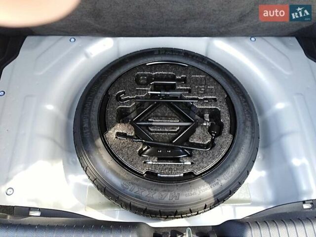 Серый Хендай i30, объемом двигателя 1.4 л и пробегом 86 тыс. км за 9500 $, фото 6 на Automoto.ua
