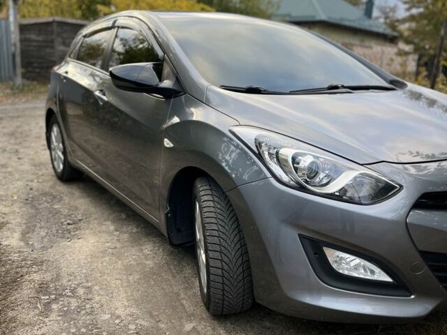 Серый Хендай i30, объемом двигателя 1.4 л и пробегом 140 тыс. км за 6900 $, фото 1 на Automoto.ua