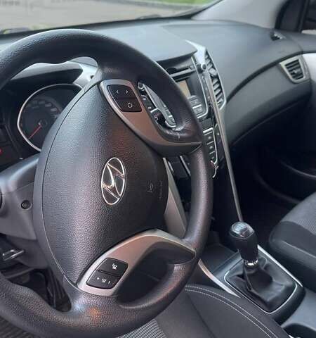 Серый Хендай i30, объемом двигателя 1.4 л и пробегом 59 тыс. км за 9700 $, фото 5 на Automoto.ua