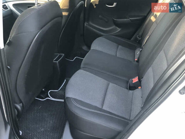 Серый Хендай i30, объемом двигателя 1.4 л и пробегом 223 тыс. км за 9000 $, фото 30 на Automoto.ua