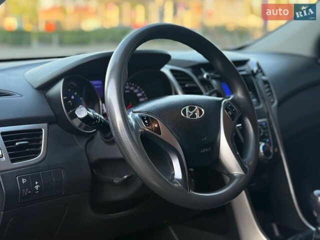 Сірий Хендай i30, об'ємом двигуна 1.4 л та пробігом 319 тис. км за 7999 $, фото 17 на Automoto.ua