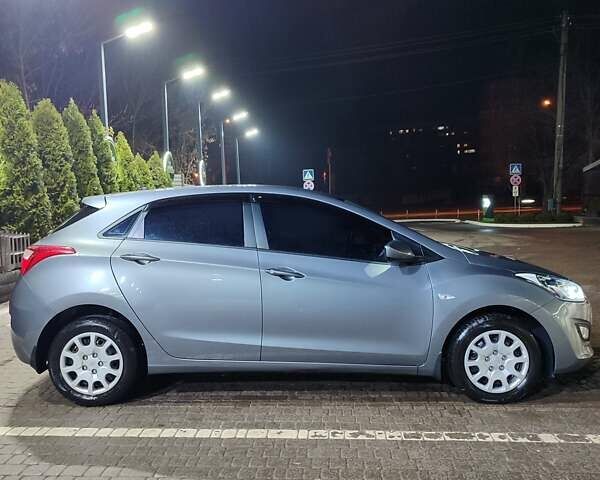 Серый Хендай i30, объемом двигателя 1.4 л и пробегом 82 тыс. км за 8400 $, фото 6 на Automoto.ua