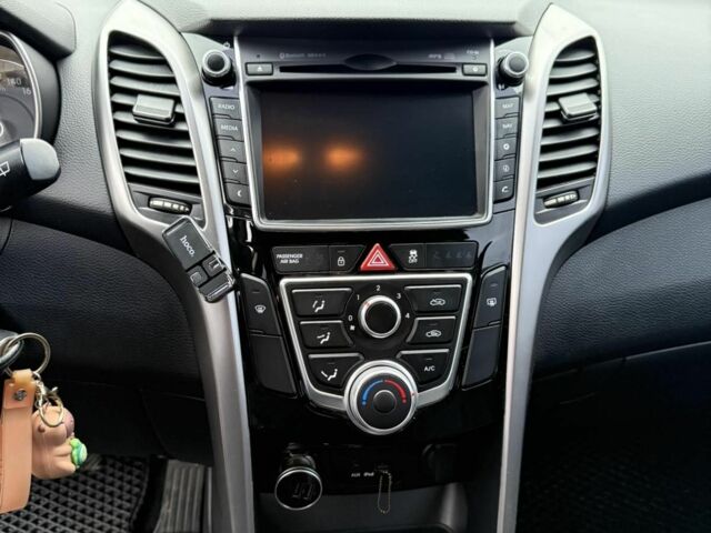 Сірий Хендай i30, об'ємом двигуна 1.4 л та пробігом 214 тис. км за 8500 $, фото 5 на Automoto.ua