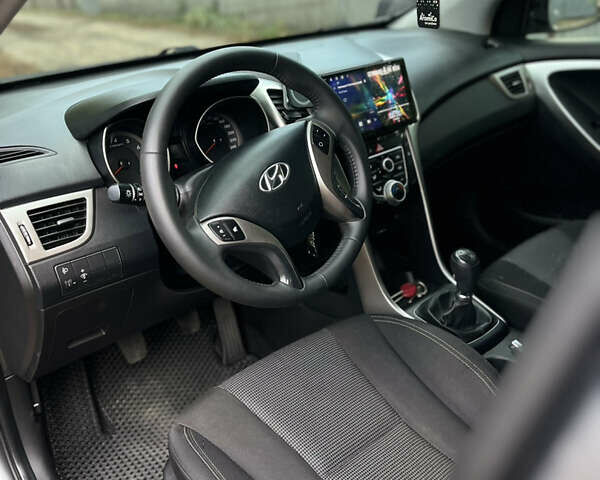 Серый Хендай i30, объемом двигателя 1.4 л и пробегом 120 тыс. км за 9900 $, фото 8 на Automoto.ua