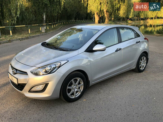Серый Хендай i30, объемом двигателя 1.4 л и пробегом 223 тыс. км за 9000 $, фото 4 на Automoto.ua