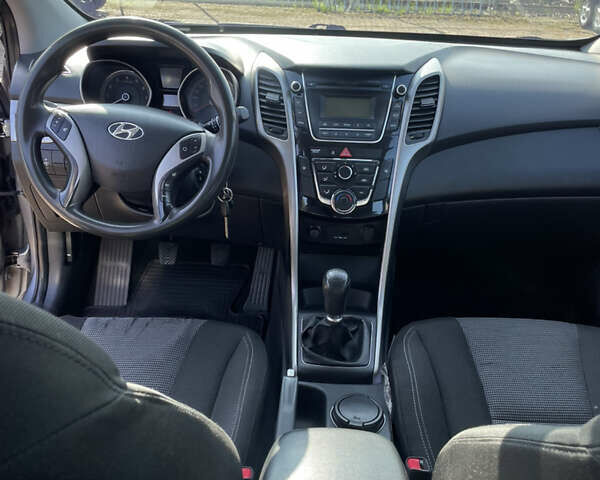 Серый Хендай i30, объемом двигателя 1.4 л и пробегом 182 тыс. км за 6700 $, фото 27 на Automoto.ua