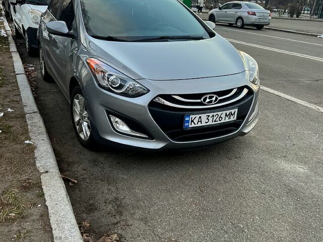 Серый Хендай i30, объемом двигателя 2 л и пробегом 250 тыс. км за 9000 $, фото 3 на Automoto.ua