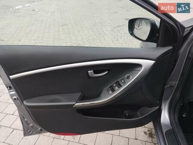 Серый Хендай i30, объемом двигателя 1.4 л и пробегом 77 тыс. км за 9100 $, фото 10 на Automoto.ua