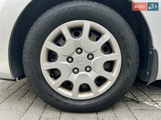 Серый Хендай i30, объемом двигателя 1.4 л и пробегом 203 тыс. км за 8500 $, фото 10 на Automoto.ua