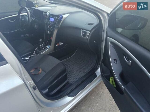 Серый Хендай i30, объемом двигателя 1.4 л и пробегом 260 тыс. км за 7800 $, фото 3 на Automoto.ua