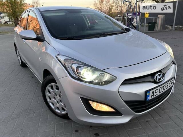 Сірий Хендай i30, об'ємом двигуна 1.58 л та пробігом 118 тис. км за 9900 $, фото 9 на Automoto.ua