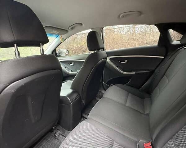 Серый Хендай i30, объемом двигателя 1.4 л и пробегом 161 тыс. км за 6900 $, фото 10 на Automoto.ua