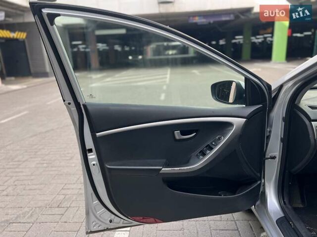 Серый Хендай i30, объемом двигателя 1.4 л и пробегом 203 тыс. км за 8500 $, фото 13 на Automoto.ua