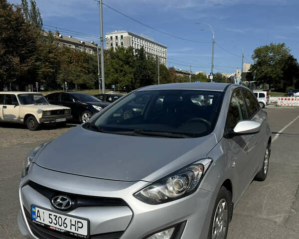 Серый Хендай i30, объемом двигателя 1.4 л и пробегом 254 тыс. км за 7500 $, фото 2 на Automoto.ua