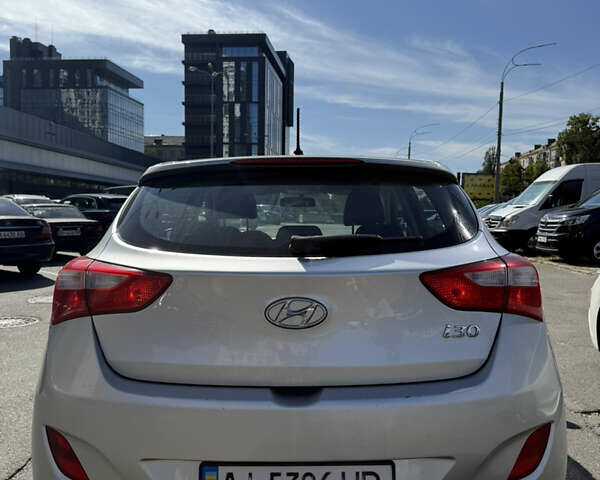 Серый Хендай i30, объемом двигателя 1.4 л и пробегом 254 тыс. км за 7500 $, фото 7 на Automoto.ua