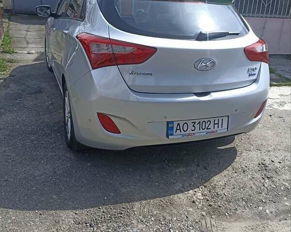 Серый Хендай i30, объемом двигателя 1.58 л и пробегом 176 тыс. км за 8000 $, фото 2 на Automoto.ua