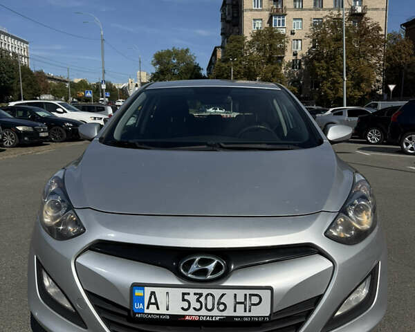 Серый Хендай i30, объемом двигателя 1.4 л и пробегом 254 тыс. км за 7500 $, фото 3 на Automoto.ua