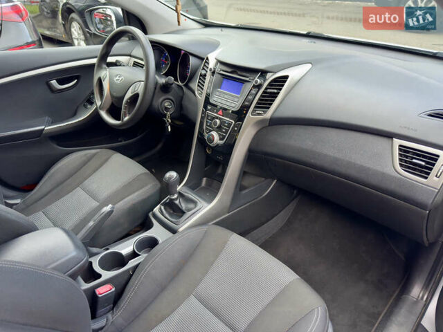Хендай i30 2014 в Киеве на Automoto.ua Серый Хендай i30, объемом двигателя 1.4 л и пробегом 203 тыс. км за 7900 $, фото 10 на Automoto.ua