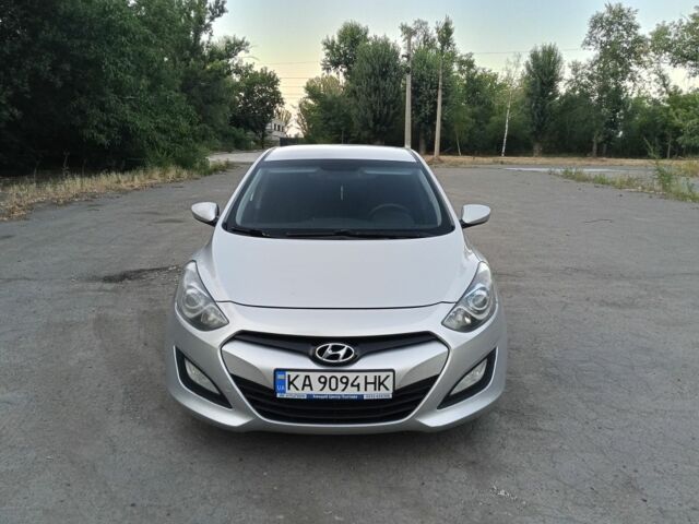 Серый Хендай i30, объемом двигателя 1.4 л и пробегом 260 тыс. км за 7800 $, фото 1 на Automoto.ua