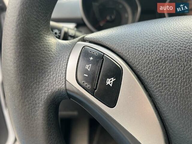 Серый Хендай i30, объемом двигателя 1.4 л и пробегом 203 тыс. км за 8500 $, фото 20 на Automoto.ua
