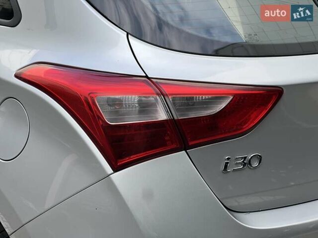 Серый Хендай i30, объемом двигателя 1.4 л и пробегом 203 тыс. км за 8500 $, фото 6 на Automoto.ua