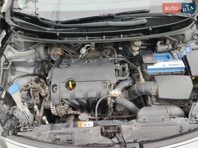 Серый Хендай i30, объемом двигателя 1.4 л и пробегом 77 тыс. км за 9100 $, фото 15 на Automoto.ua