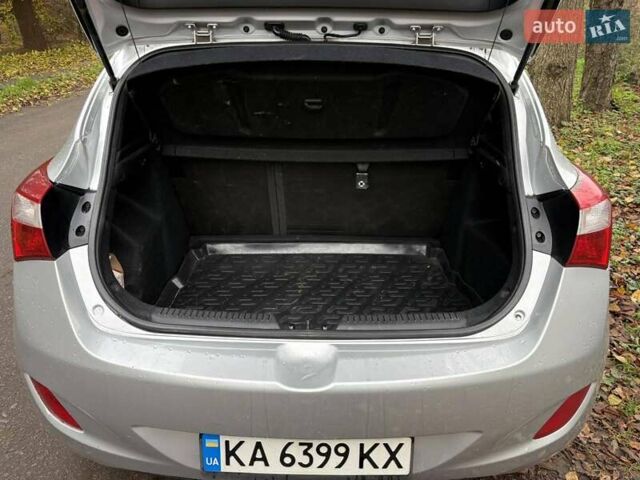 Серый Хендай i30, объемом двигателя 1.4 л и пробегом 161 тыс. км за 6900 $, фото 6 на Automoto.ua