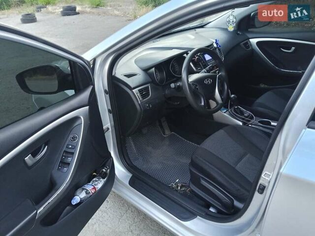 Серый Хендай i30, объемом двигателя 1.4 л и пробегом 260 тыс. км за 7800 $, фото 2 на Automoto.ua