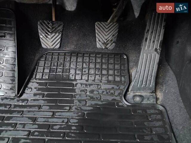 Серый Хендай i30, объемом двигателя 1.4 л и пробегом 77 тыс. км за 9100 $, фото 14 на Automoto.ua