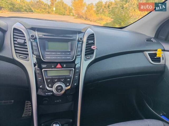 Сірий Хендай i30, об'ємом двигуна 1.58 л та пробігом 150 тис. км за 11200 $, фото 7 на Automoto.ua