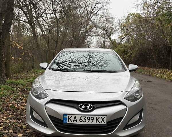 Серый Хендай i30, объемом двигателя 1.4 л и пробегом 161 тыс. км за 6900 $, фото 9 на Automoto.ua