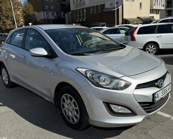 Серый Хендай i30, объемом двигателя 1.4 л и пробегом 254 тыс. км за 7500 $, фото 4 на Automoto.ua