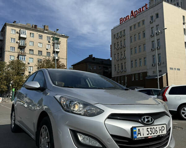 Серый Хендай i30, объемом двигателя 1.4 л и пробегом 254 тыс. км за 7500 $, фото 1 на Automoto.ua