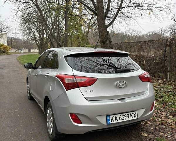 Серый Хендай i30, объемом двигателя 1.4 л и пробегом 161 тыс. км за 6900 $, фото 3 на Automoto.ua