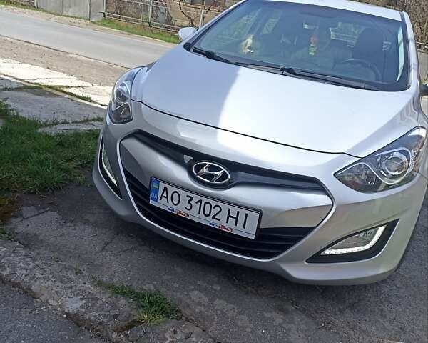 Сірий Хендай i30, об'ємом двигуна 1.58 л та пробігом 176 тис. км за 8500 $, фото 1 на Automoto.ua