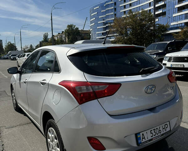 Серый Хендай i30, объемом двигателя 1.4 л и пробегом 254 тыс. км за 7500 $, фото 8 на Automoto.ua