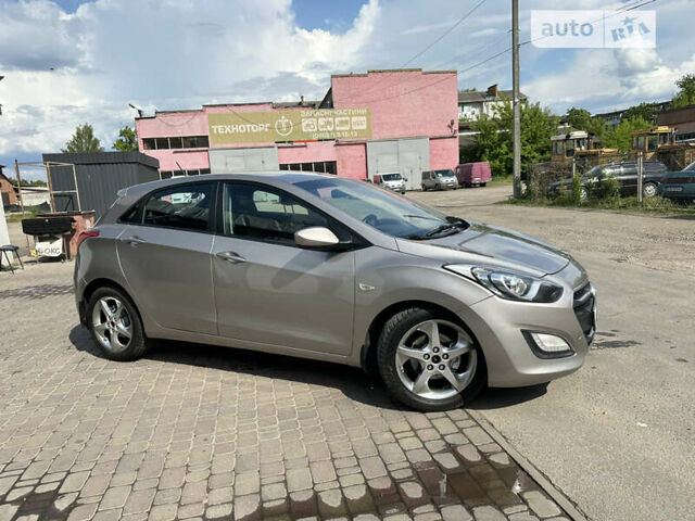 Сірий Хендай i30, об'ємом двигуна 1.4 л та пробігом 207 тис. км за 8999 $, фото 4 на Automoto.ua