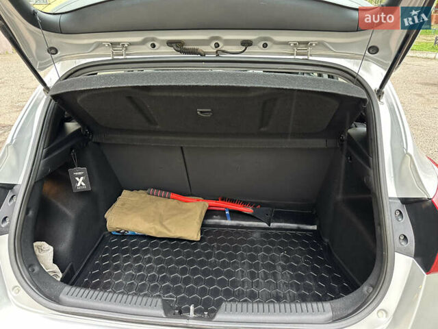 Серый Хендай i30, объемом двигателя 1.37 л и пробегом 130 тыс. км за 8800 $, фото 19 на Automoto.ua