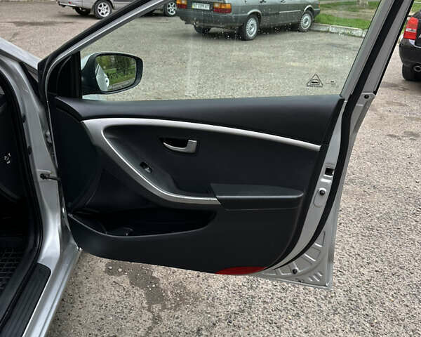 Серый Хендай i30, объемом двигателя 1.37 л и пробегом 130 тыс. км за 8800 $, фото 38 на Automoto.ua