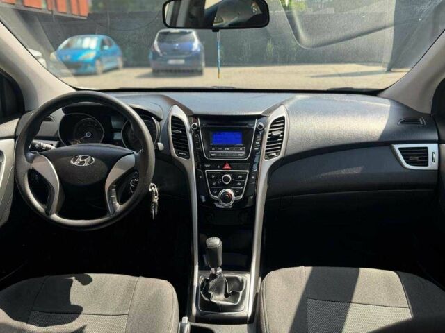 Сірий Хендай i30, об'ємом двигуна 1.4 л та пробігом 124 тис. км за 9700 $, фото 10 на Automoto.ua