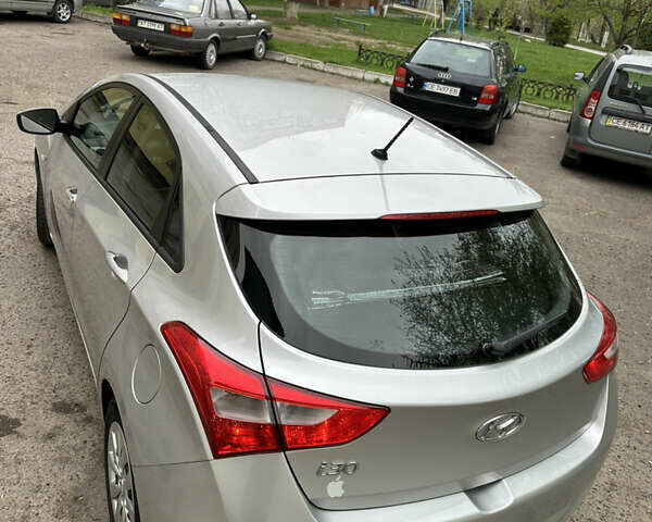 Серый Хендай i30, объемом двигателя 1.37 л и пробегом 130 тыс. км за 8800 $, фото 4 на Automoto.ua