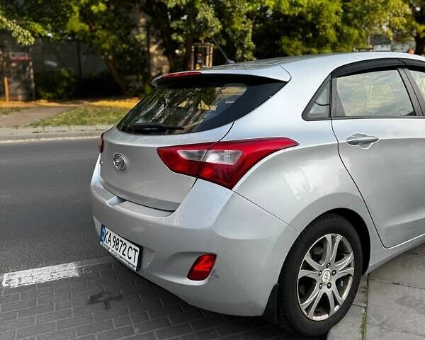 Серый Хендай i30, объемом двигателя 1.4 л и пробегом 104 тыс. км за 8700 $, фото 6 на Automoto.ua