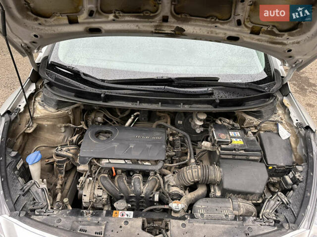 Серый Хендай i30, объемом двигателя 1.37 л и пробегом 130 тыс. км за 8800 $, фото 17 на Automoto.ua