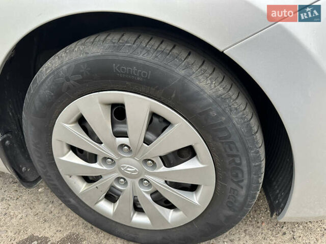 Серый Хендай i30, объемом двигателя 1.37 л и пробегом 130 тыс. км за 8800 $, фото 39 на Automoto.ua