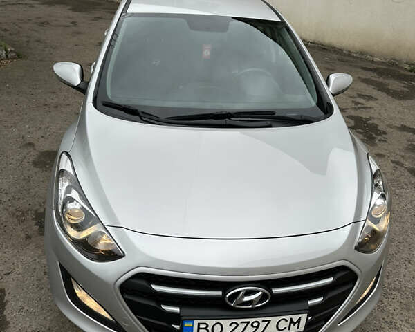 Серый Хендай i30, объемом двигателя 1.37 л и пробегом 130 тыс. км за 8800 $, фото 3 на Automoto.ua