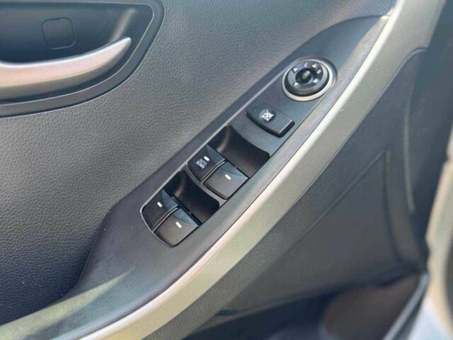 Сірий Хендай i30, об'ємом двигуна 1.4 л та пробігом 124 тис. км за 9700 $, фото 6 на Automoto.ua