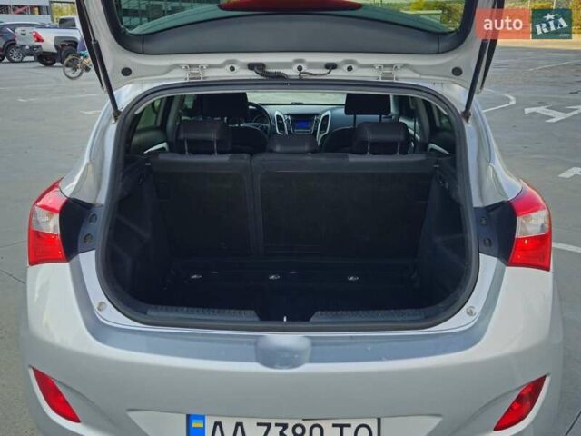 Серый Хендай i30, объемом двигателя 1.59 л и пробегом 83 тыс. км за 13500 $, фото 2 на Automoto.ua