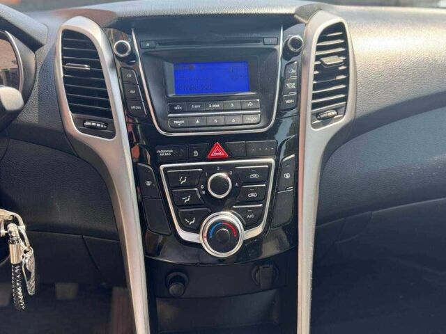 Сірий Хендай i30, об'ємом двигуна 1.4 л та пробігом 124 тис. км за 9700 $, фото 12 на Automoto.ua