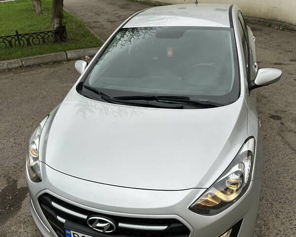 Серый Хендай i30, объемом двигателя 1.37 л и пробегом 130 тыс. км за 8800 $, фото 13 на Automoto.ua
