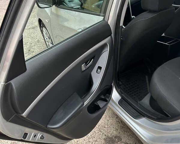 Серый Хендай i30, объемом двигателя 1.37 л и пробегом 130 тыс. км за 8800 $, фото 36 на Automoto.ua